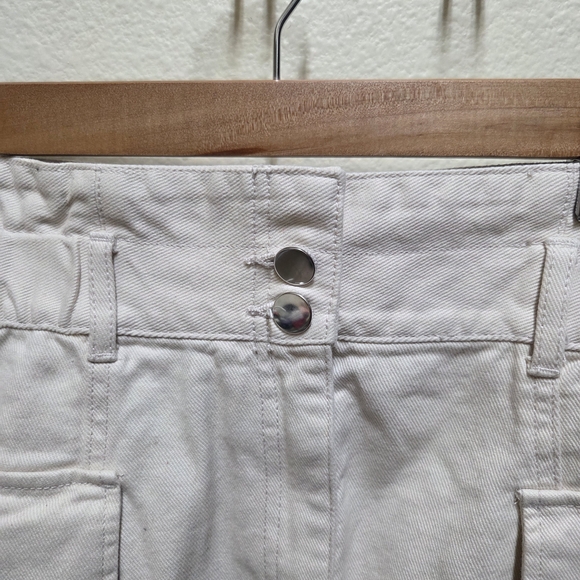 H&M Cream High-Waisted Skirt with Button Detail - Picture 2 of 5